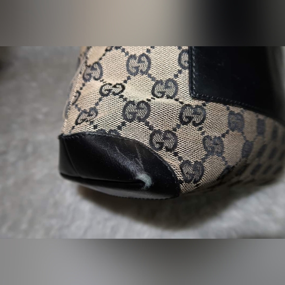 Authentic Gucci Handbag - Picture 5 of 11
